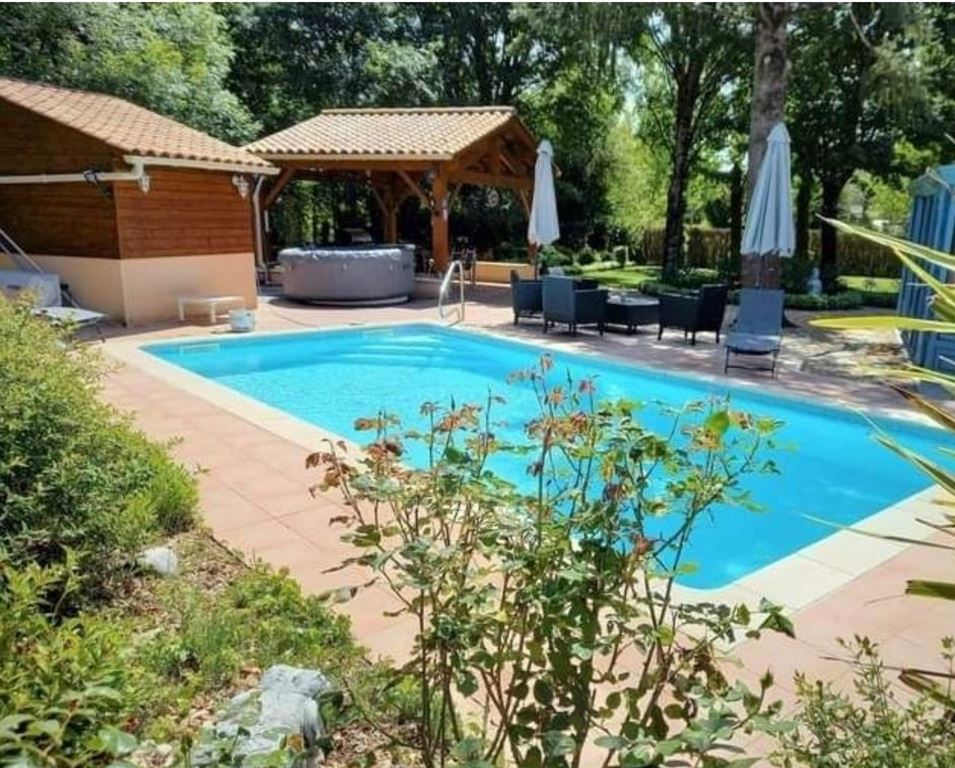 Maison de plain pied LAMONZIE ST MARTIN 385000€ RICHARD Robert IMMOBILIER